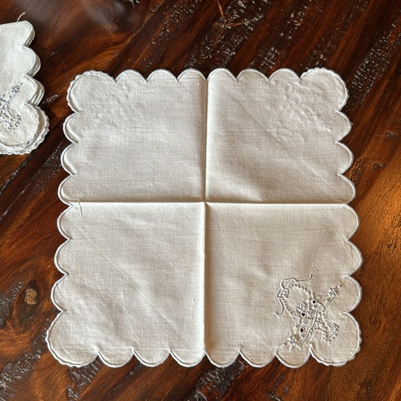 Set of 4 Vintage Napkins-White/Blue Embroidery Detail-Cotton - Picture 6 of 11